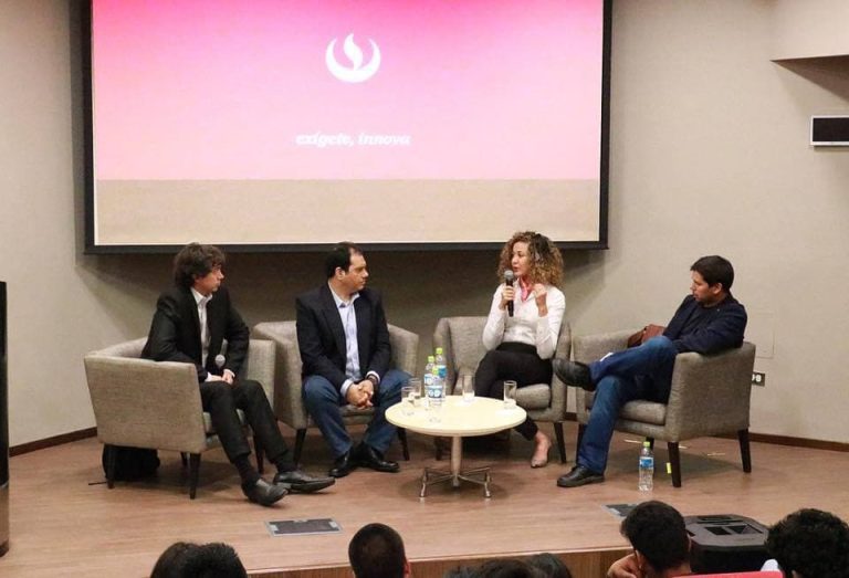 En Mesa redonda